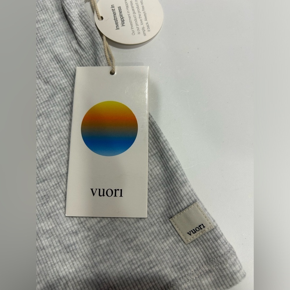 Vuori Women's Medium Cove Funnel Neck Tank Light Heather Grey NWT Stretch Knit - Picture 4 of 6